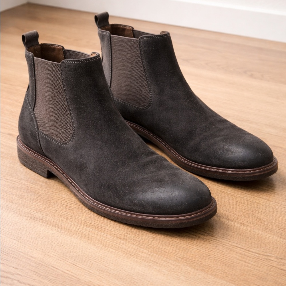 Johnston and Murphy Men's Gray Suede Chelsea Boots with oil rubbed toe sz 10.5